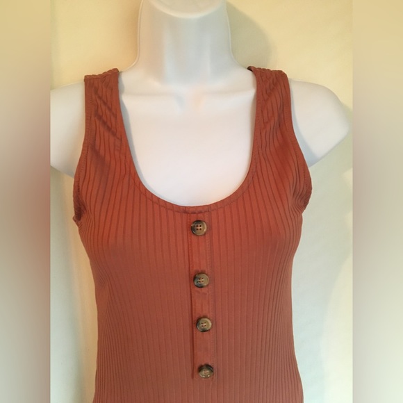 H&M Tops - H&M gorgeous clay bodysuit M